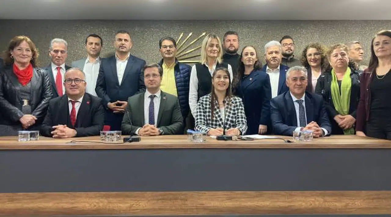 CHP İzmir'den milletvekilliği için ilk istifa geldi!