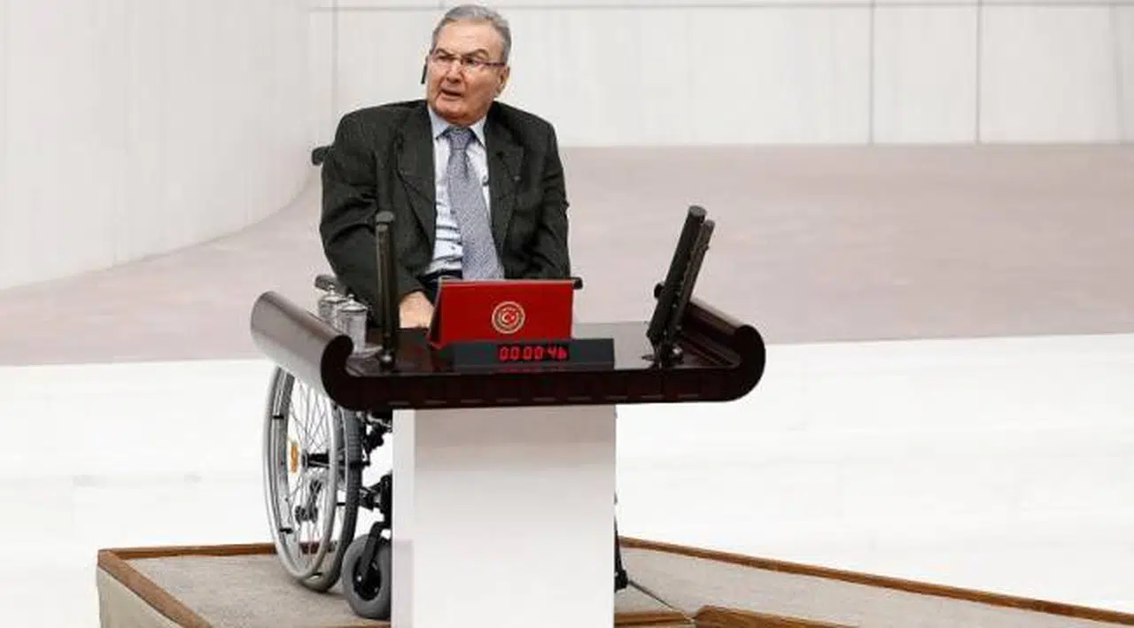 Deniz Baykal: CHP ve Kemal Kılıçdaroğlu çok önemli işler yapıyor