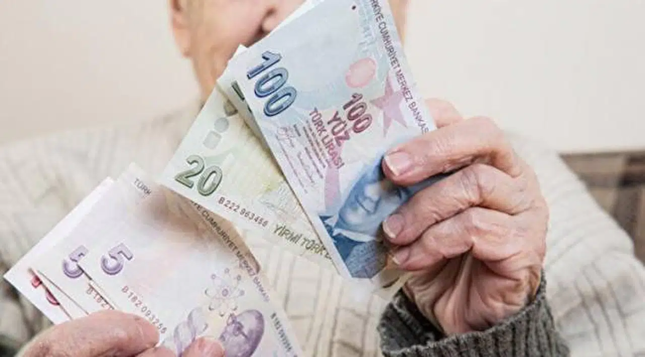 TBMM, AK Parti'nin önerisiyle tatile girdi, 2 milyona yakın vatandaşın beklediği EYT düzenlemesi yeni yıla kaldı