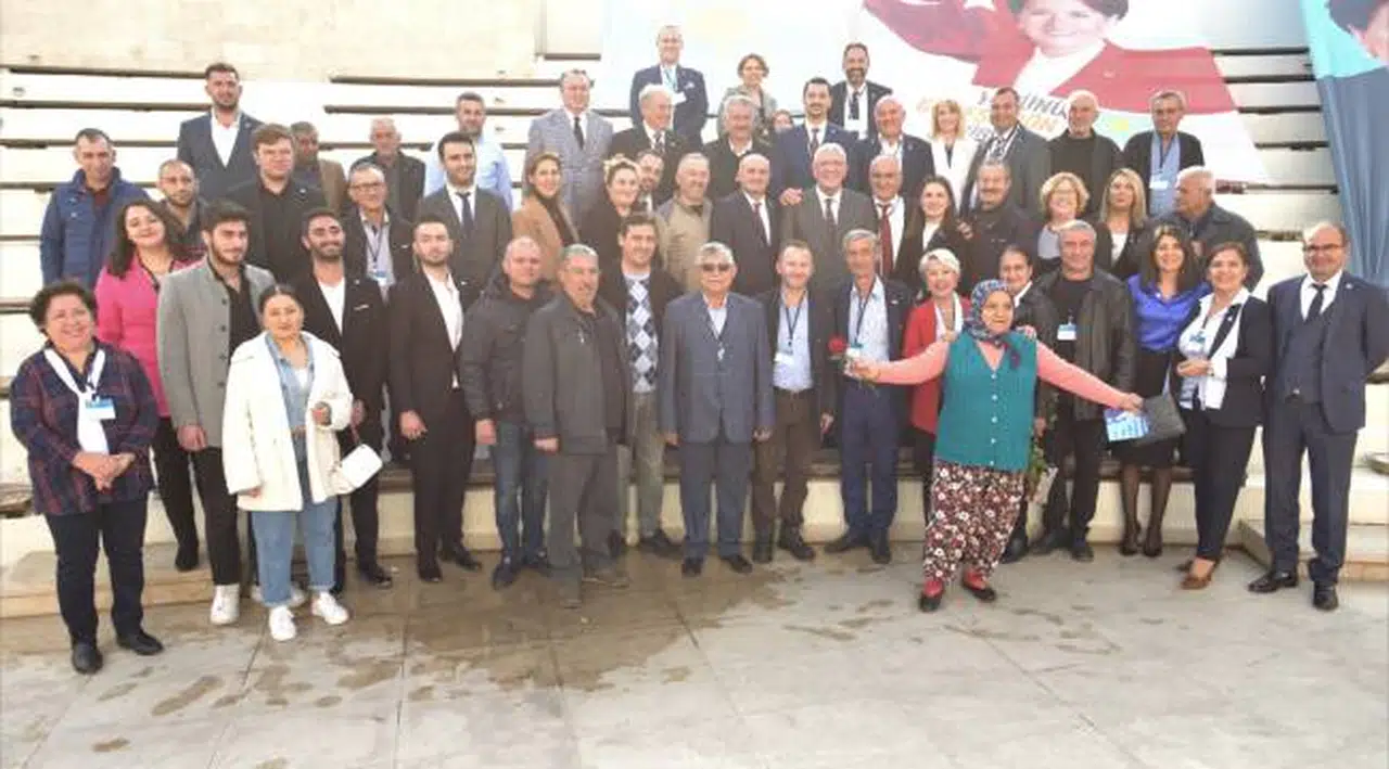 İyi Parti Menderes’ten şölen havasında kongre