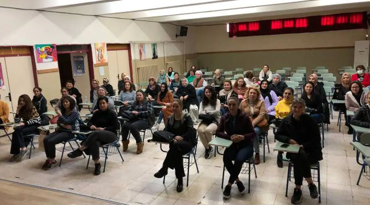 İzmir İl Milli Eğitim Müdürlüğünde “Aile Okulu Projesi” Kapsamında Eğitimler Hız Kesmeden Devam Ediyor