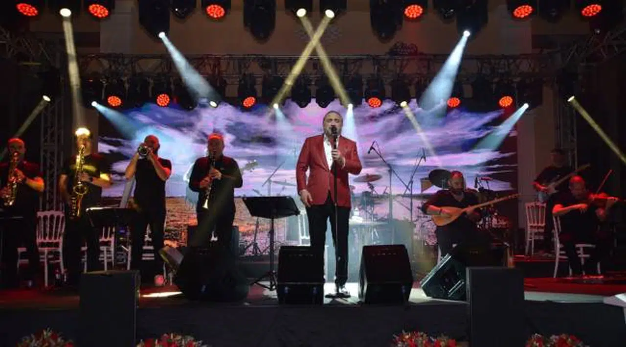 İZSİAD üyeleri Volkan Konak ile yeni yılı kutladı