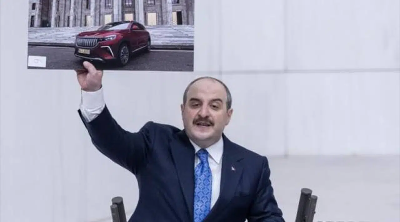 Meclis'te Bakan Varank'a protesto: TOGG'u kuzeninize verin, taksi şoförlüğü yapsın