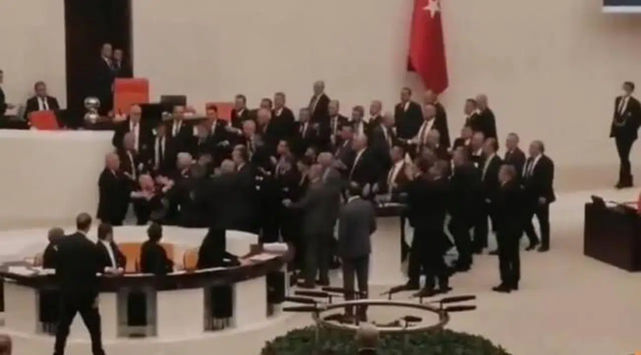 Meclis'teki yumruklu kavga sonrası 95 bin TL ceza kesildi