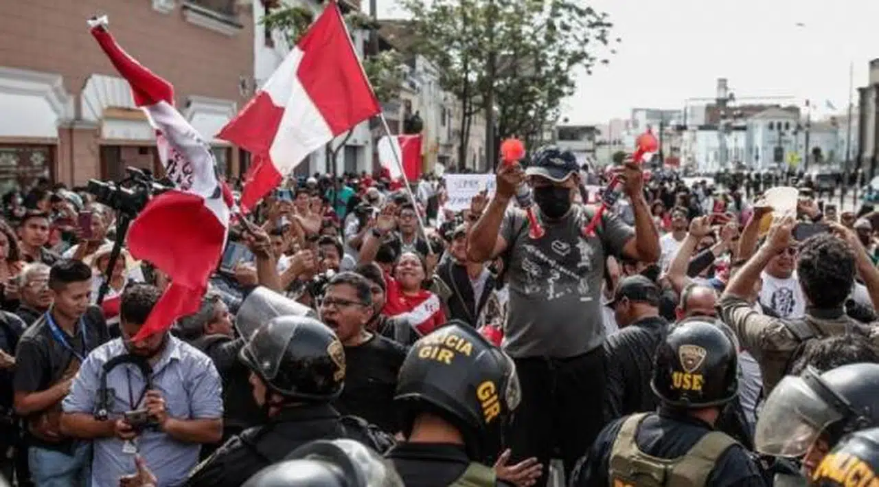 Peru'da OHAL ilan edildi: Gösterilerde yaşamını yitirenlerin sayısı artıyor