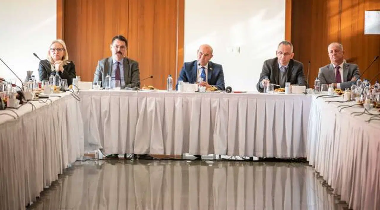 Soyer, “Önceliğimiz Akdeniz üzerinden İzmir’in kabuğunu kırmak”