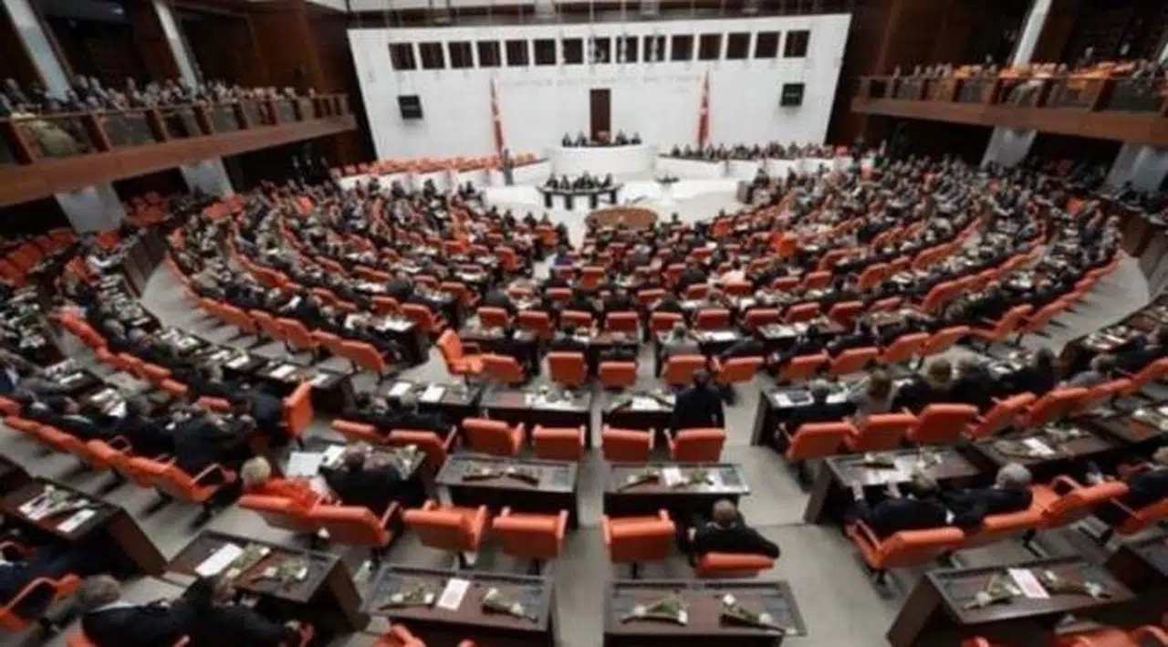 TBMM Genel Kurulu'nda İmamoğlu'na verilen cezaya tepki
