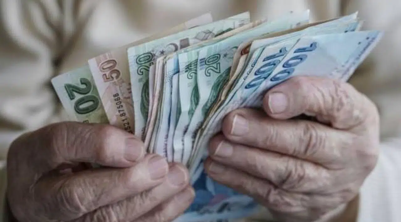 AKP'li isim açıkladı: Emekliye bir zam haberi daha
