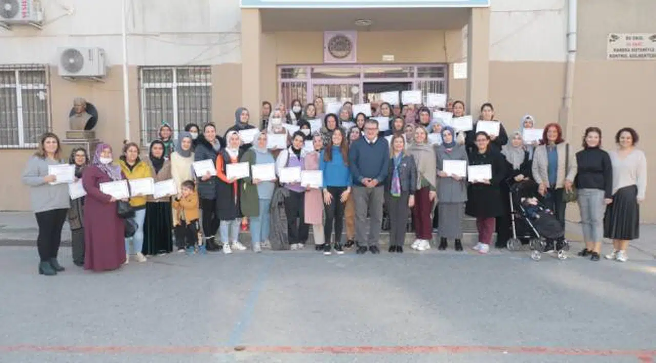 Dokuz Eylül Rotary Kulübü’nden kadınlara eğitim