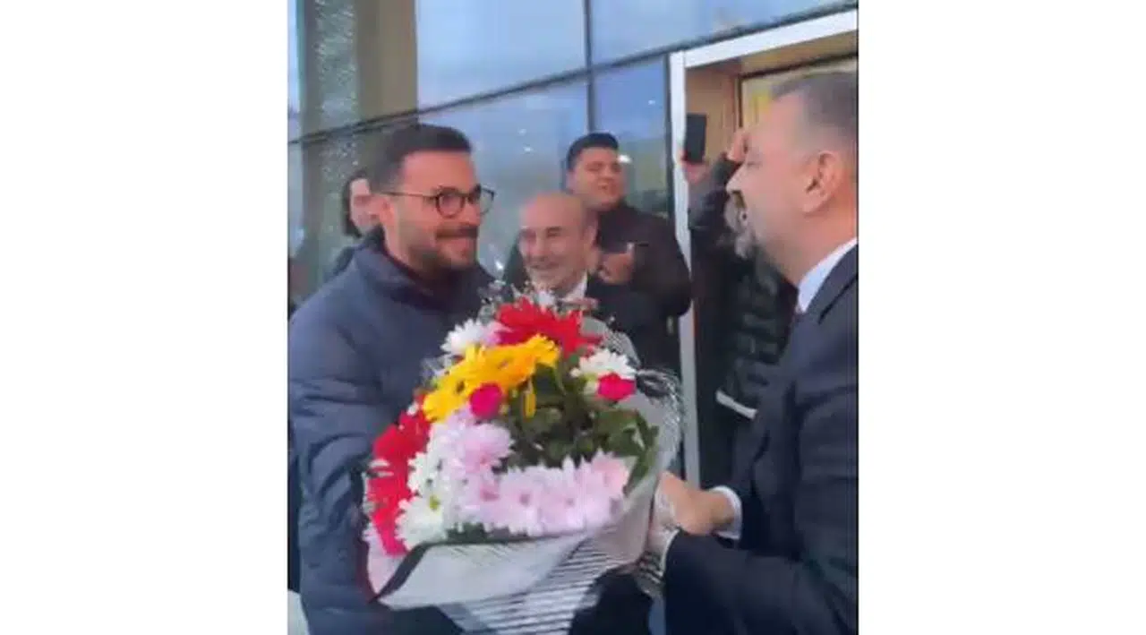 İzmirli gençlerden Aslanoğlu’na coşkulu karşılama