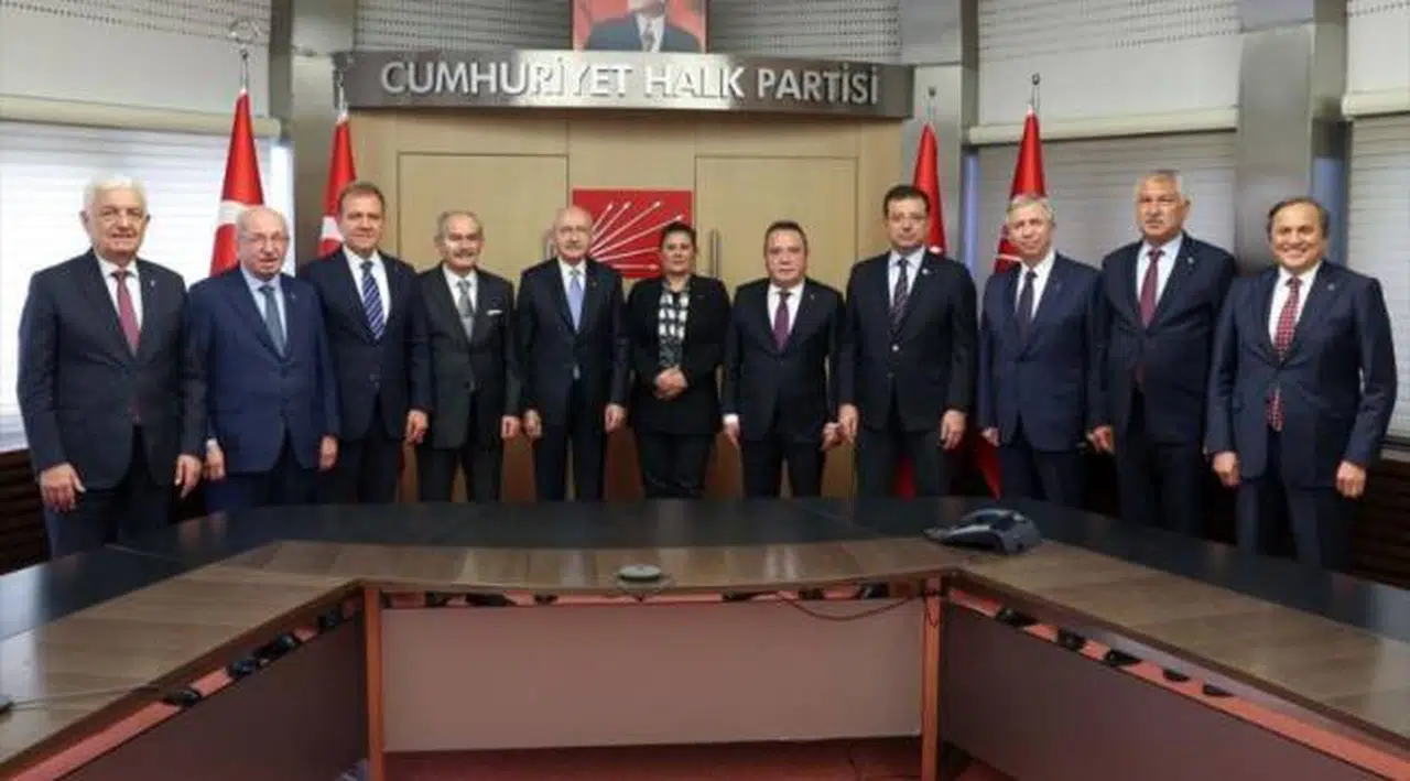Kılıçdaroğlu, CHP'li büyükşehir belediye başkanlarıyla bir araya geldi
