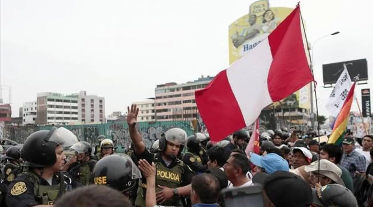 Peru'nun yeni devlet başkanı erken seçim için Kongre'ye başvurdu
