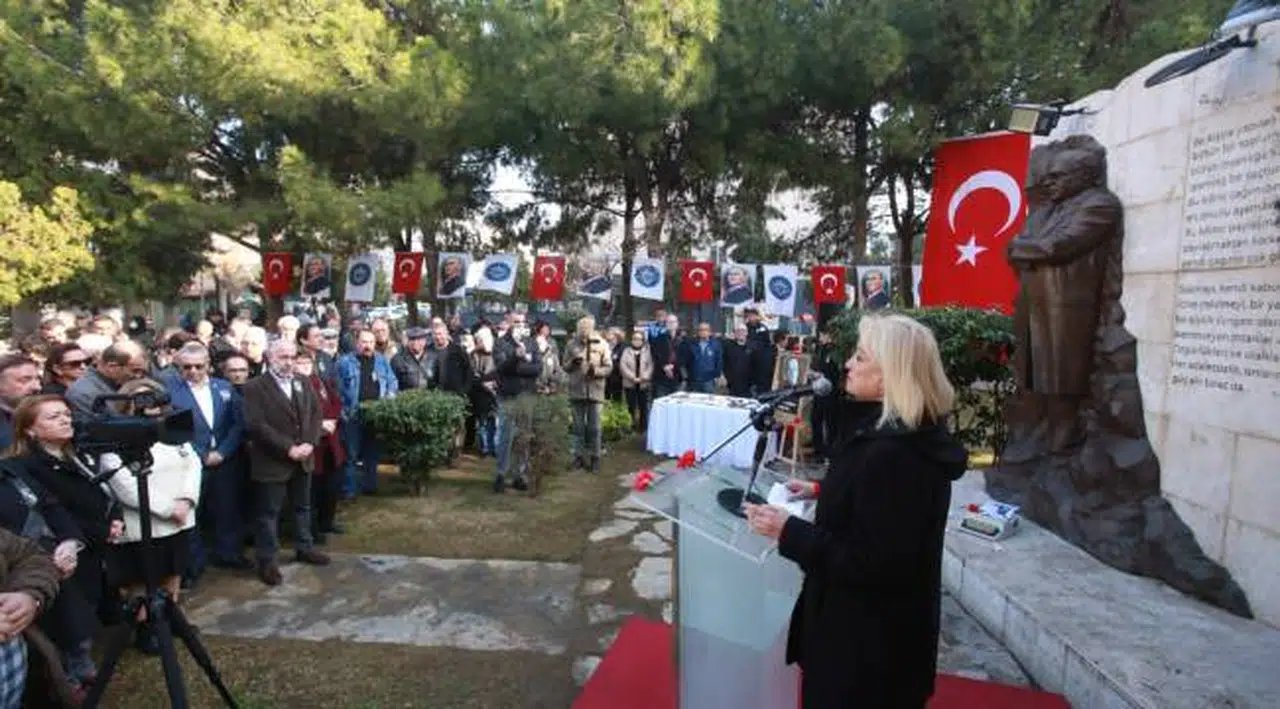 Uğur Mumcu Karabağlar'da anıldı