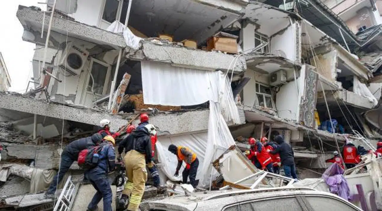 Adalet Bakanlığı: Enkazlar bilirkişi incelemesi yapıldıktan sonra kaldırılıyor