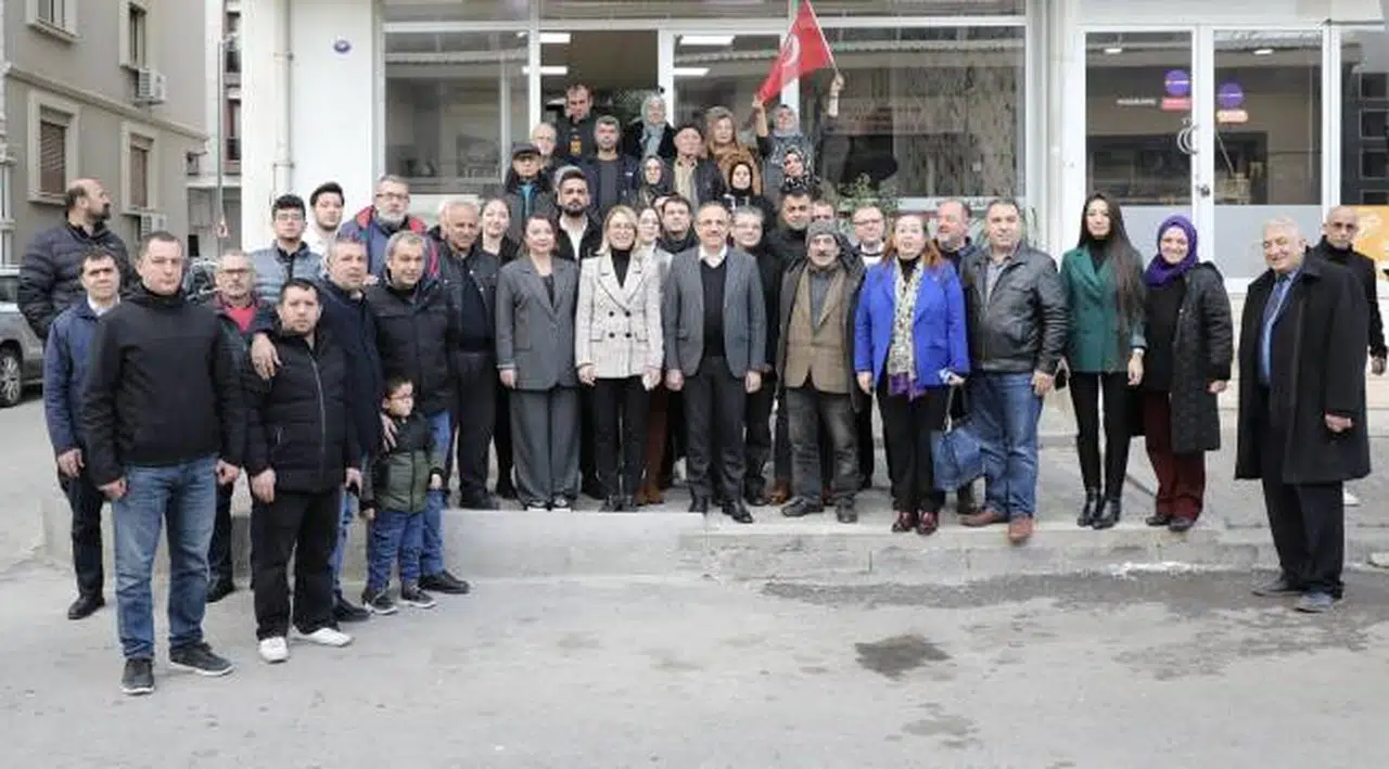 AK Parti İzmir, 30 ilçede eş zamanlı sahadaydı