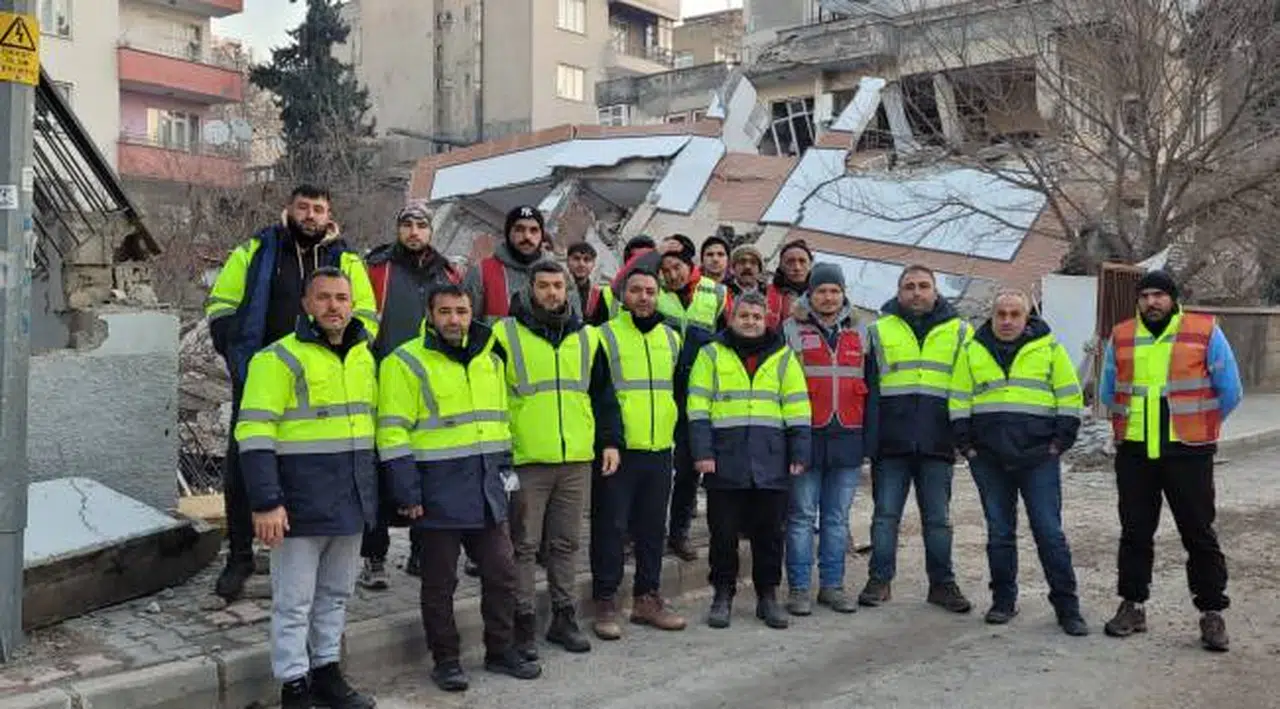 Avcılar İnşaat'ın kurtarma ekibi ses duydu, seferberlik başladı 135. saatte mucize