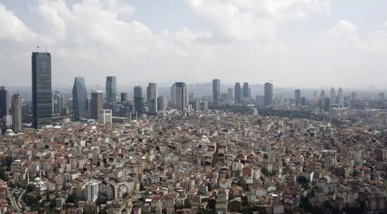 'Bütün bütçeyi harcasak bile İstanbul'daki yapı stokunu yenileme şansı yok'