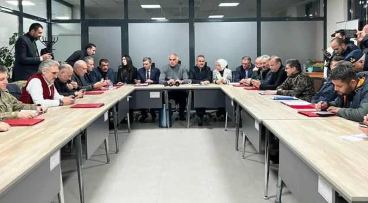 Deprem bölgesindeki 10 ilin tamamında eğitim öğretime iki hafta ara verildi