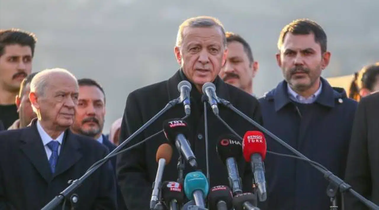 Erdoğan enkazlar kaldırılmadan inşaatları başlatıyor: 'İlk sözleşmeleri imzaladık, yarın başlıyor'