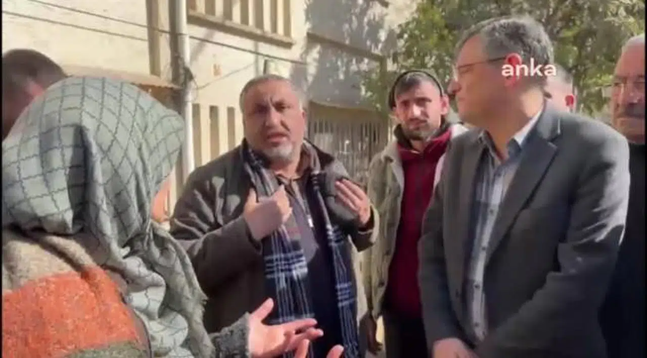 Fuat Oktay'ın 'çalışmalar bitti' sözlerine tepki: 'Daha kazma vurulmayan enkazlar var!'
