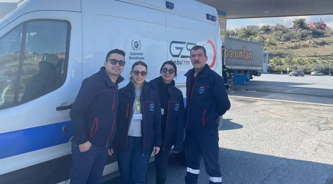 Gaziemir Belediyesi’nden depremzedelere sağlıkçı ve ambulans desteği