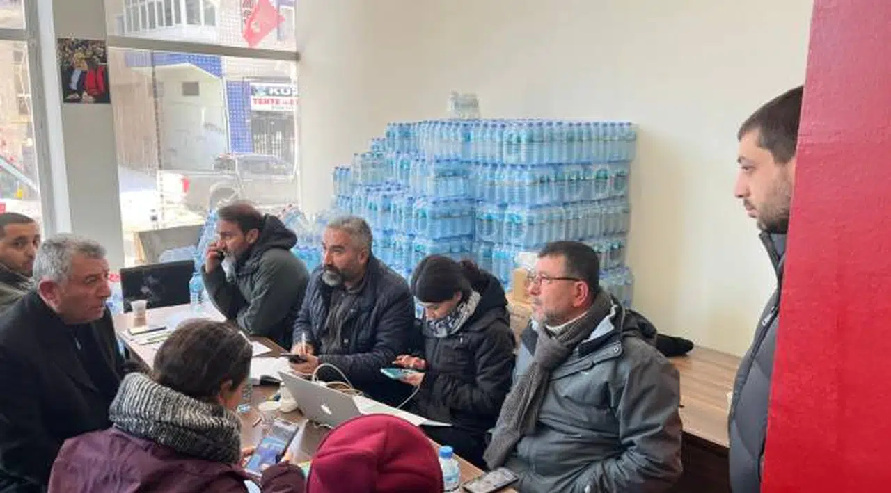 Güzelbahçe'den 3 günde 5 bin depremzedeye ulaştılar