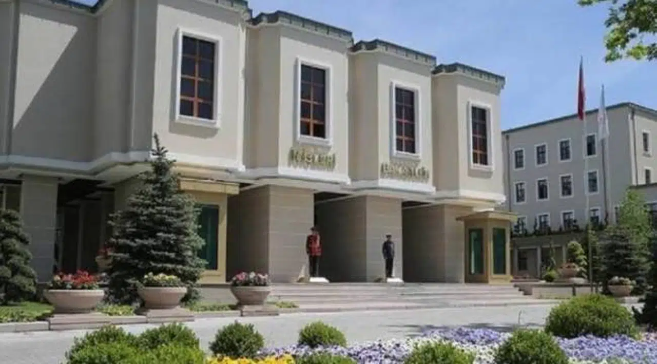 Depremin ardından valilerin görev yerleri değişti
