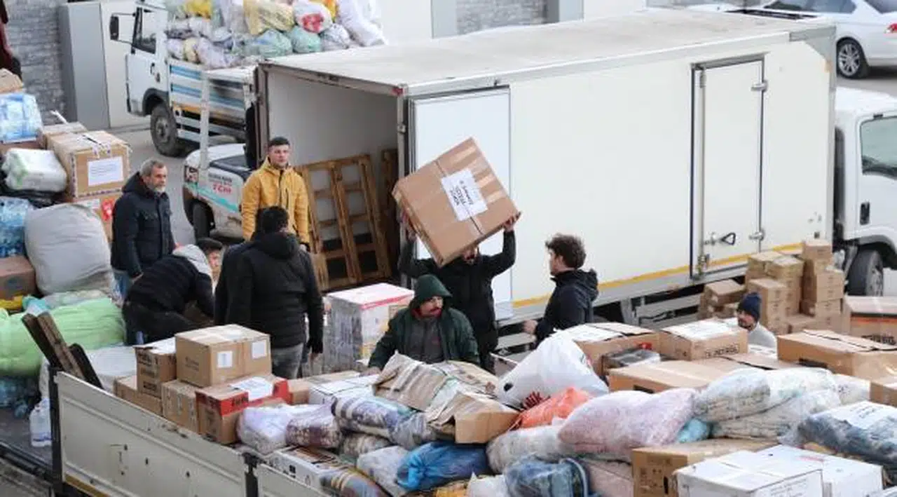 İl Başkanı Kerem Ali Sürekli;  ‘’40 TIR’ı yola çıkardık, yardımlar artarak devam edecek’’