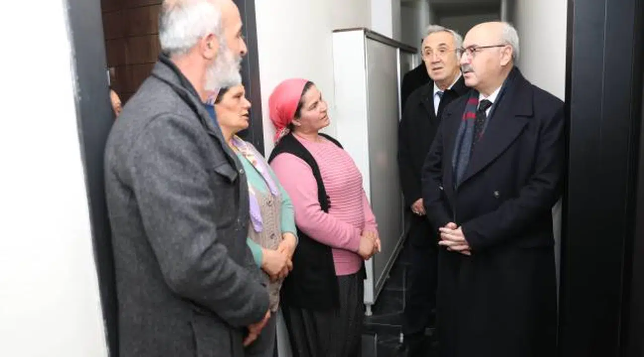 İZMİR’DE 5 BİN DEPREMZEDEYE BARINMA İMKÂNI