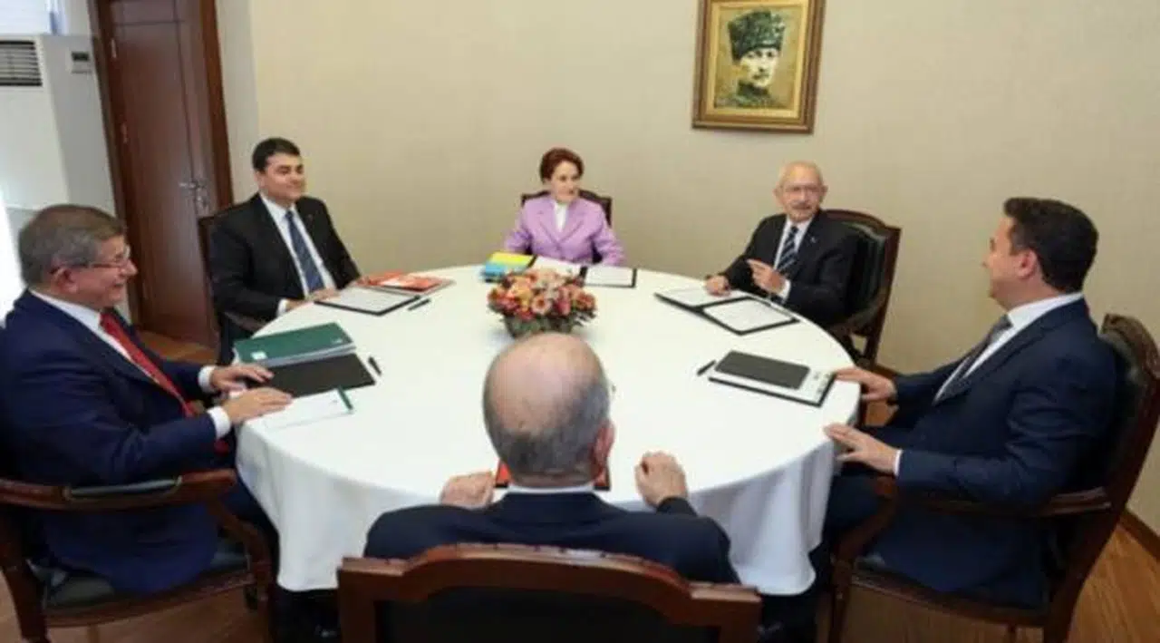 'Kılıçdaroğlu öyle bir masa kurdu ki, 'Hain ilan edilirim' korkusuyla kimse ayrılamıyor'