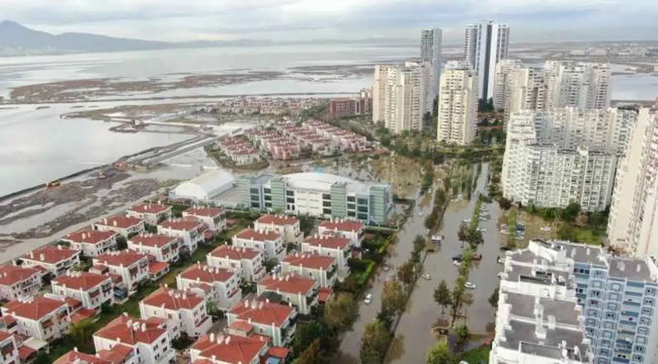 İzmir Büyükşehir Belediyesi'nin açtığı davada yürütmeyi durdurma kararı çıktı