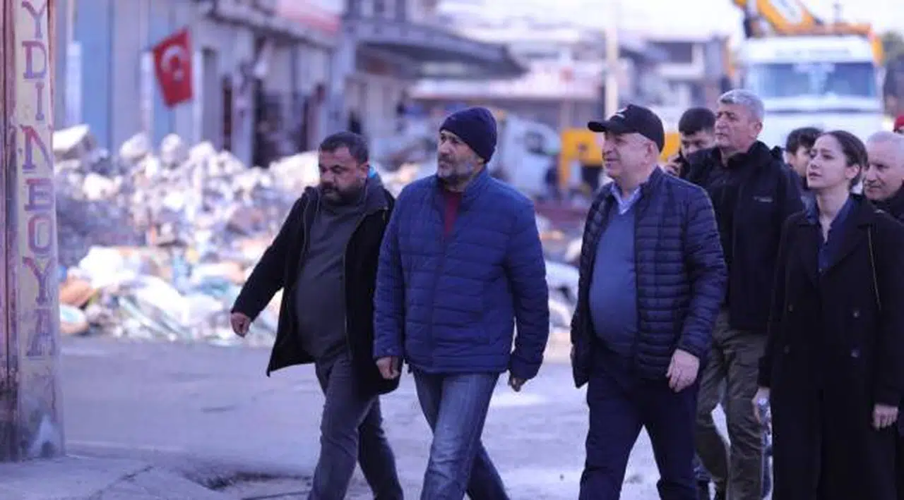 Özdağ, "AFAD-Kızılay siz ne iş yaparsınız?"