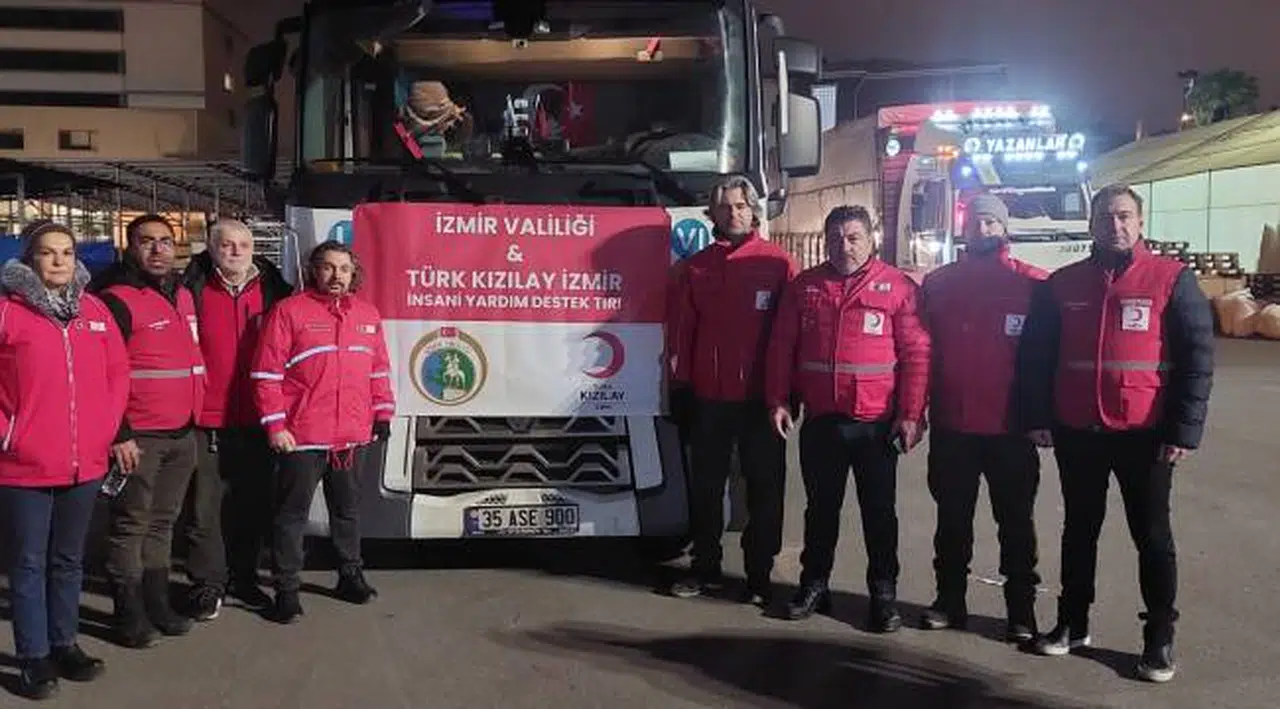 Türk Kızılay İzmir Şubesi’nin Deprem Yardım Tırları 120’ye Ulaştı