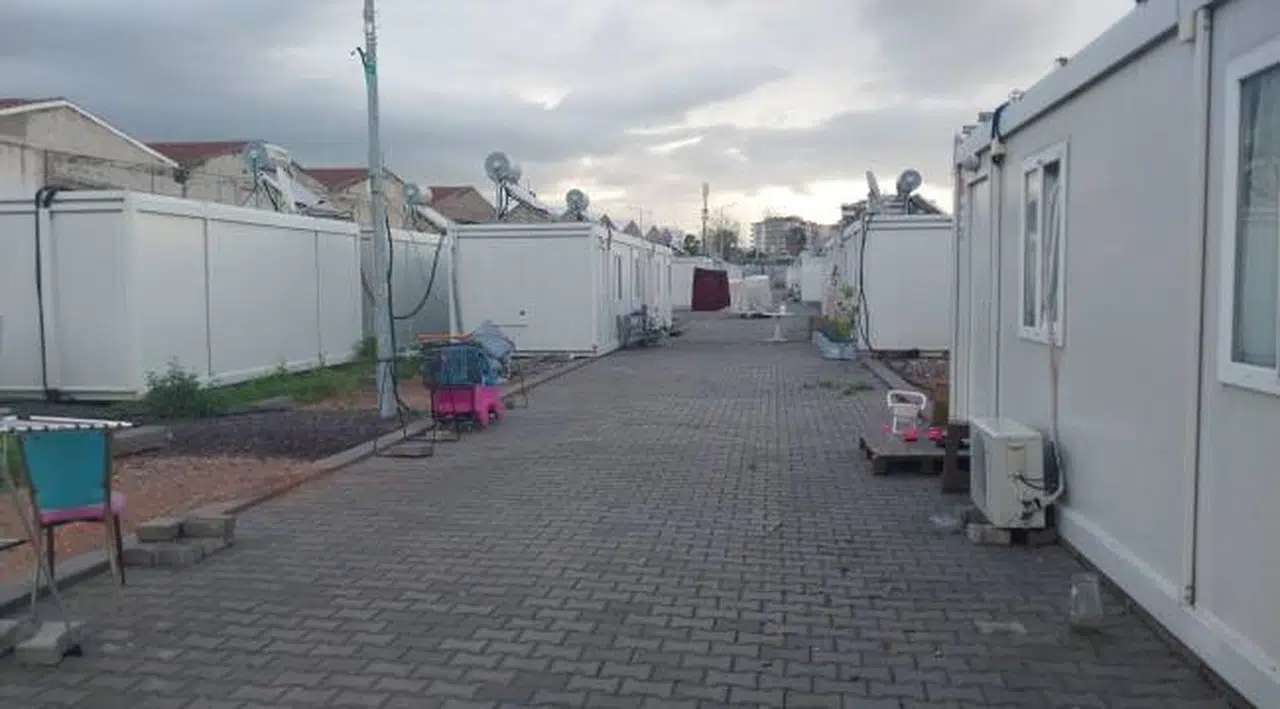 CHP’li Beko, konteynırlarından çıkartılmak istenenler için İzmir Valiliğine çağrı yaptı
