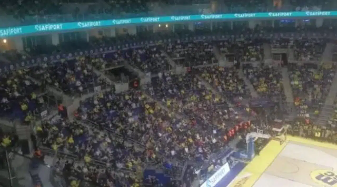 Fenerbahçe-Virtus Bologna maçında 'hükümet istifa' sloganı