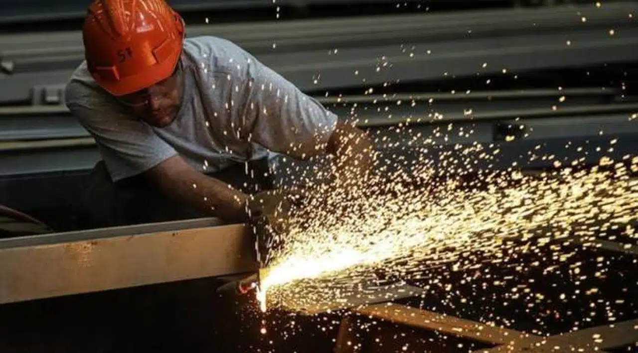 Sanayi üretimi yıllık yüzde 4,5 arttı