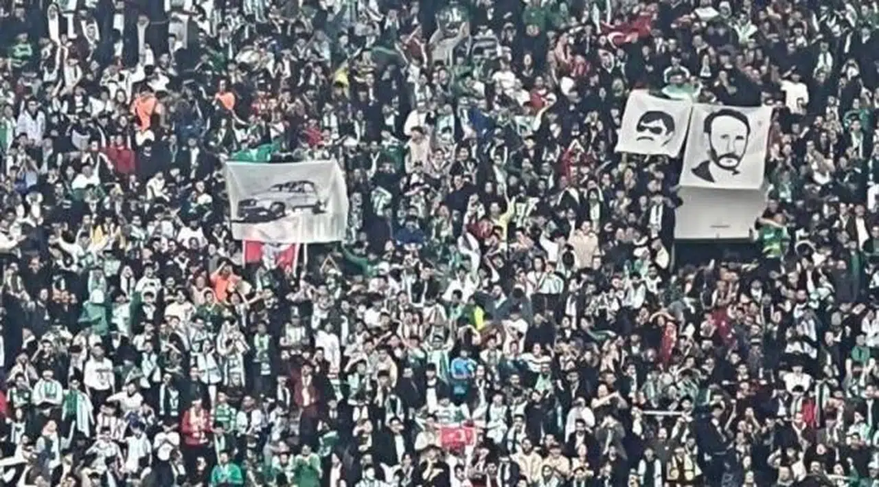 Zafer Partisi'nden 'Beyaz Toros' paylaşımı: Yıllarca Bursa'da üretildi, pankart açılması doğal
