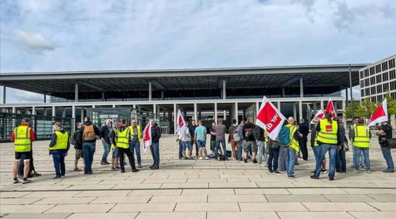 Almanya'da grev dalgası büyüyor: Yüzlerce uçuş iptal edildi