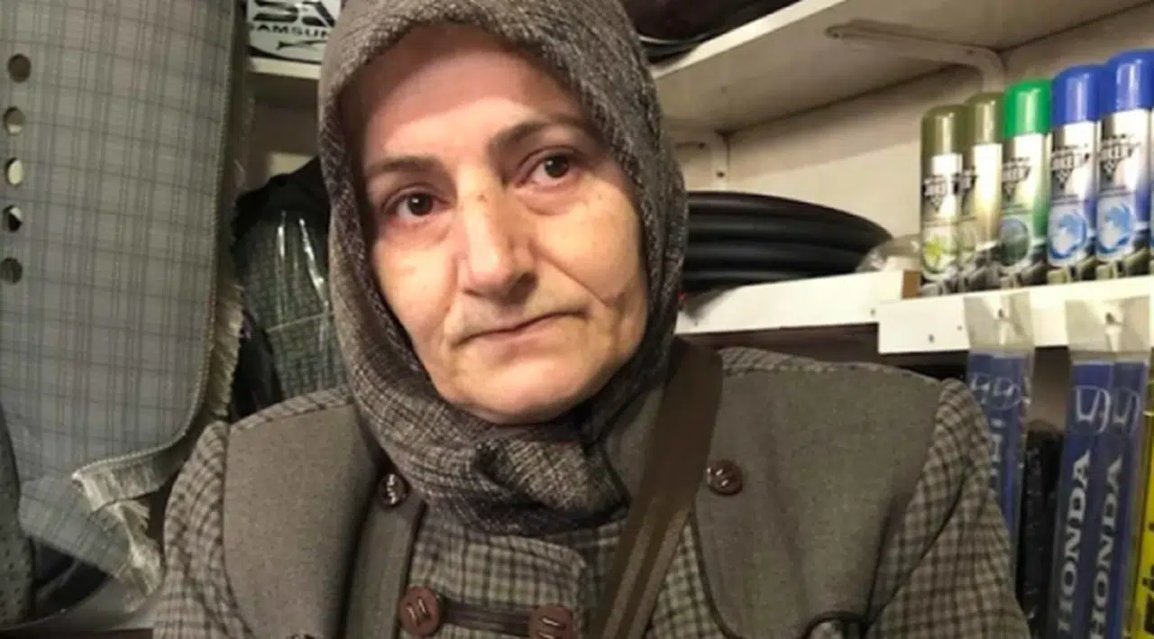 Bakan dinlemeyince kendini yakmaya kalktı