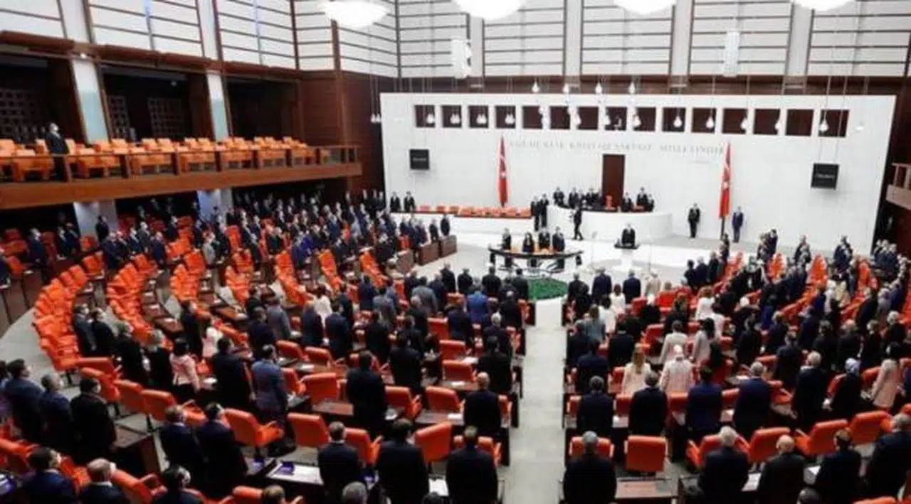 600 milletvekillinin 335'i ilk kez seçildi