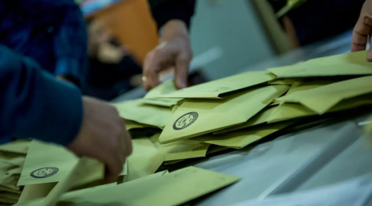 AKP'den ikinci tur için anket sonucu açıklaması