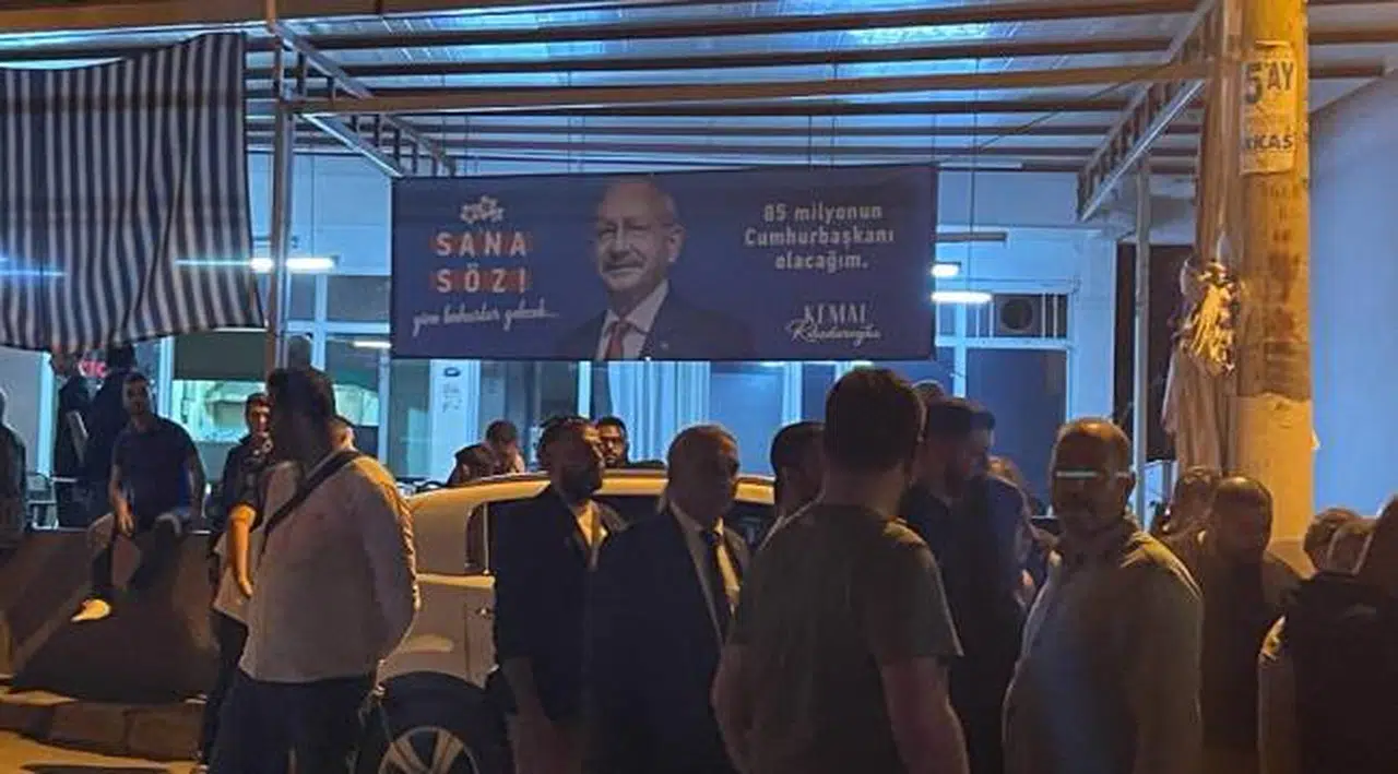 CHP'nin Buca Seçim Bürosuna Saldırı