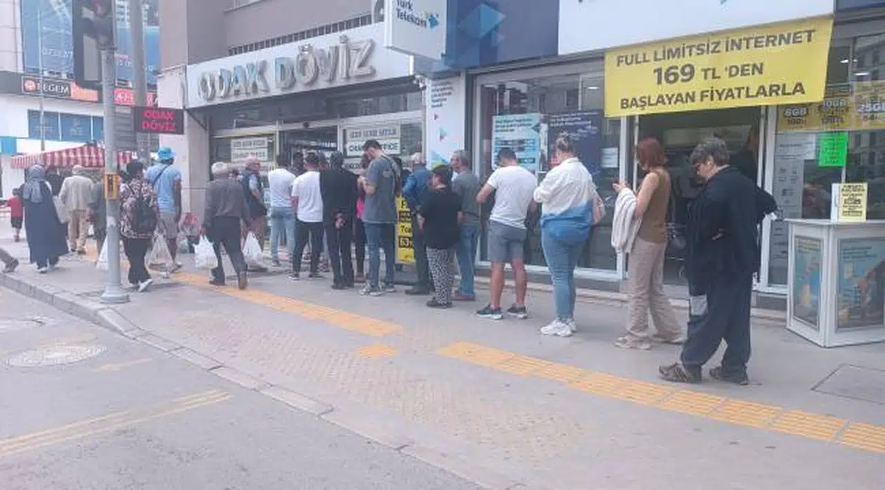 Dedikodusu bile yetti! Doların 30 TL olacağı iddiasıyla kuyruklar oluştu
