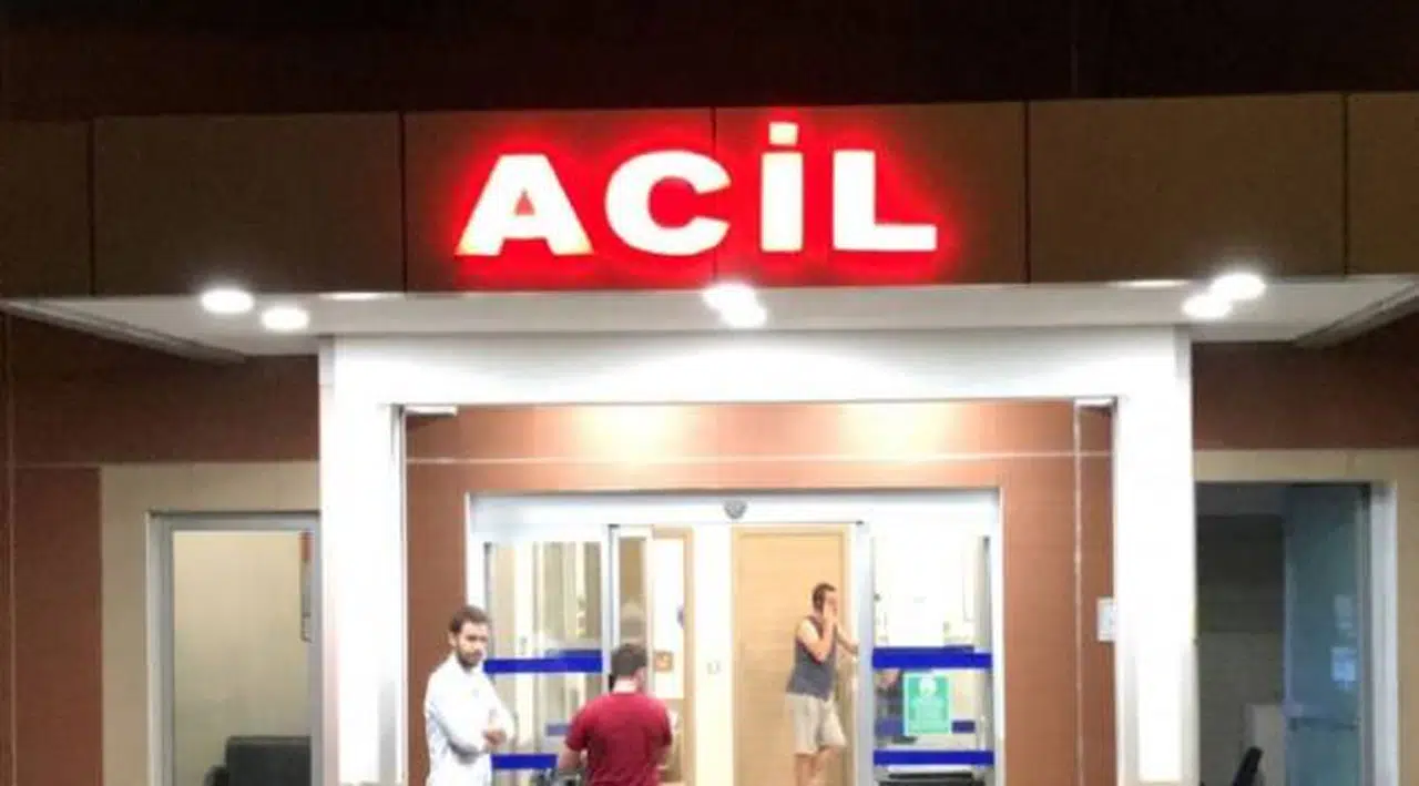 İzmir'de boşanma davalarının görüldüğü gün eşi ve 3 çocuğunu bıçakla yaralayan kişi gözaltına alındı