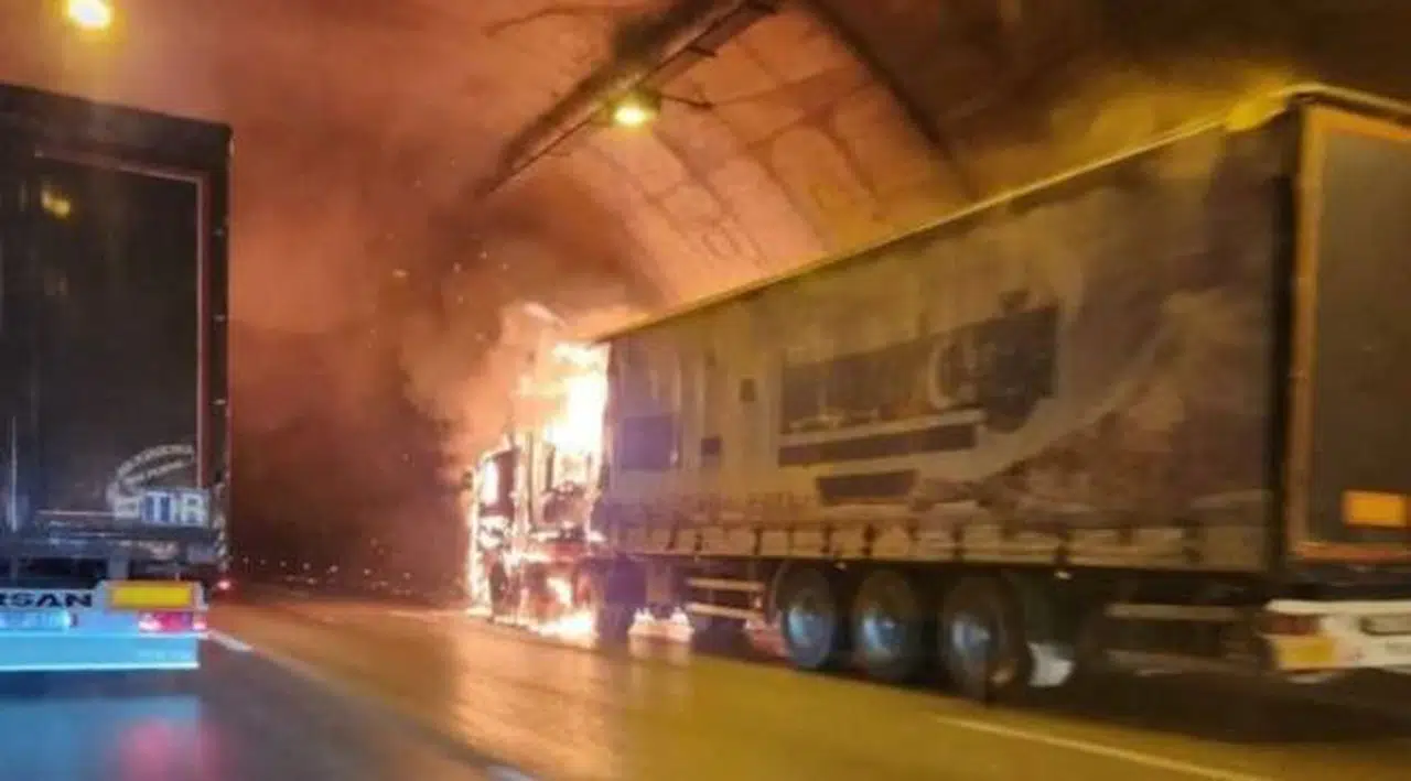 İzmir'de yangın paniği: Bayraklı Tüneli trafiğe kapandı!