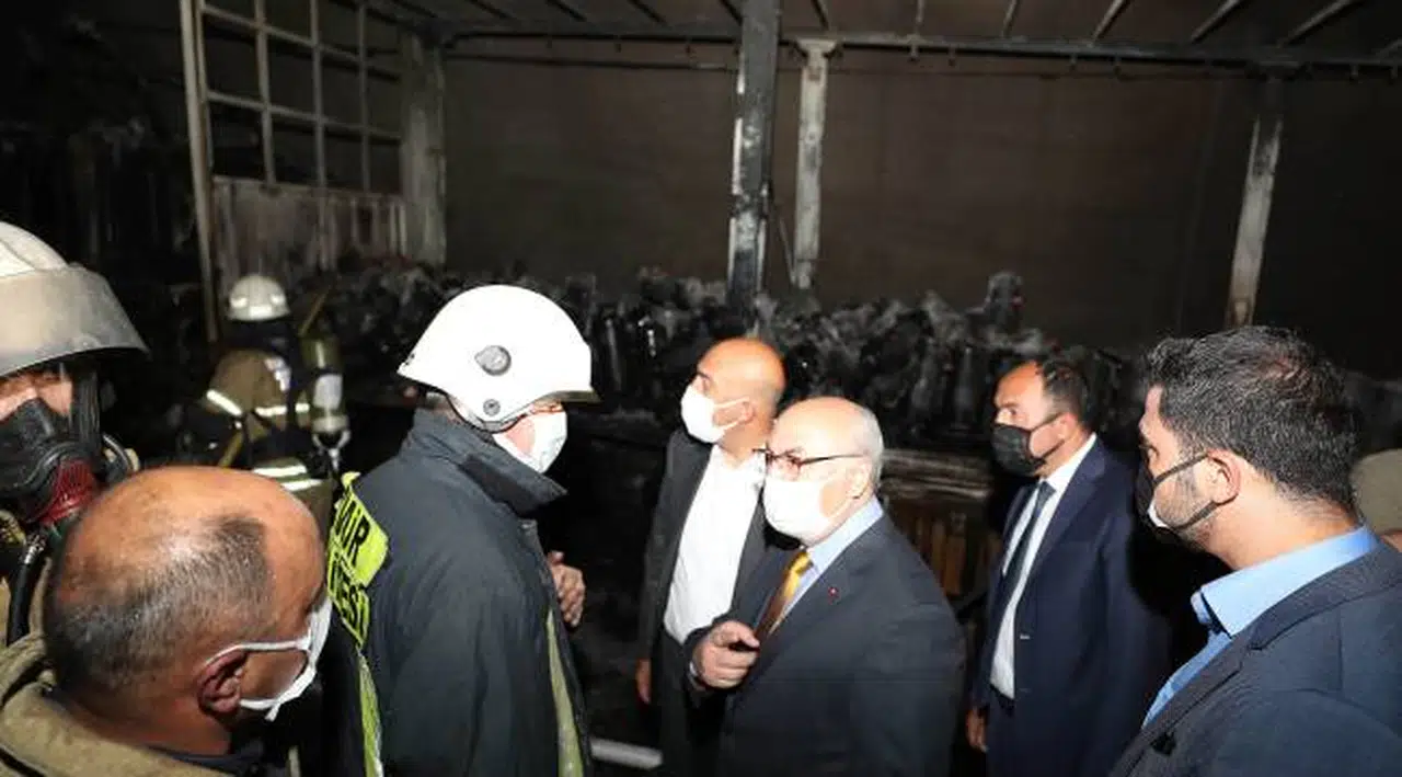 İzmir Valiliği'nden yangın açıklaması; 31 kişi yaralandı