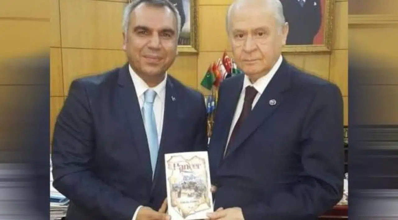 MHP'li adaydan akıl almaz kurnazlık: Ölen yazarın kitabıyla imza günü yapmışlar