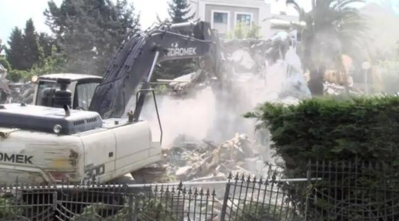 Münevver Karabulut cinayetinin işlendiği villa yıkıldı