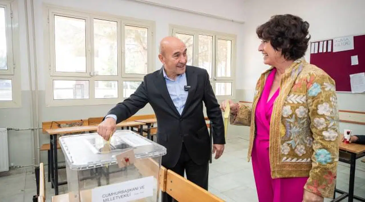 Tarihi seçimde İzmirliler sandık başına gitmeye başladı