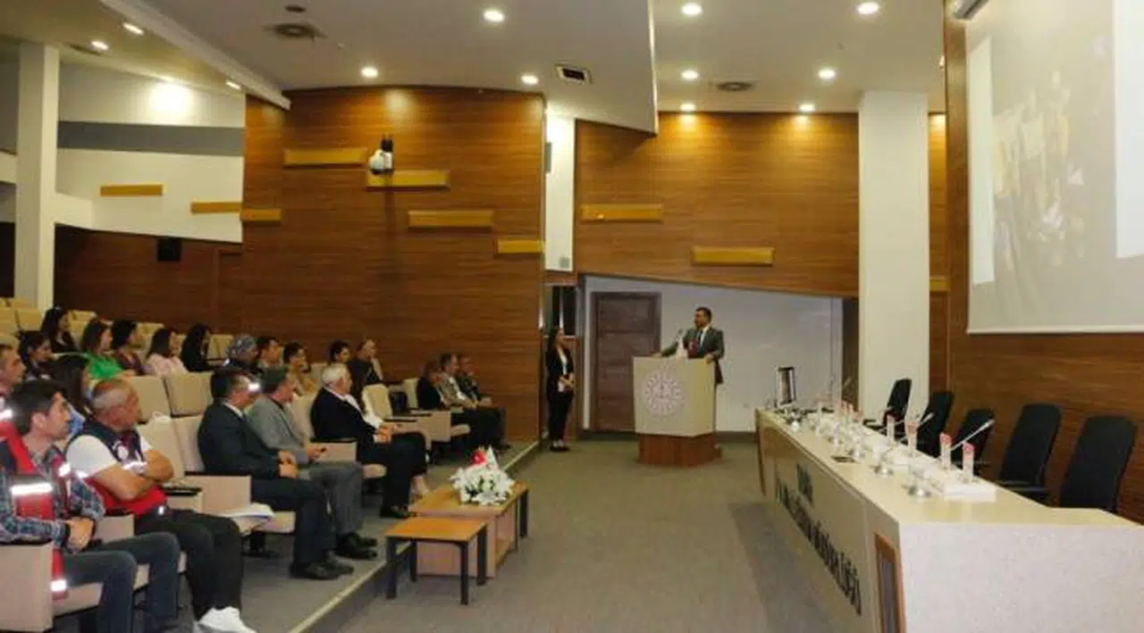 Yentur, afet bölgesinde görev yapan gönüllülerle buluştu